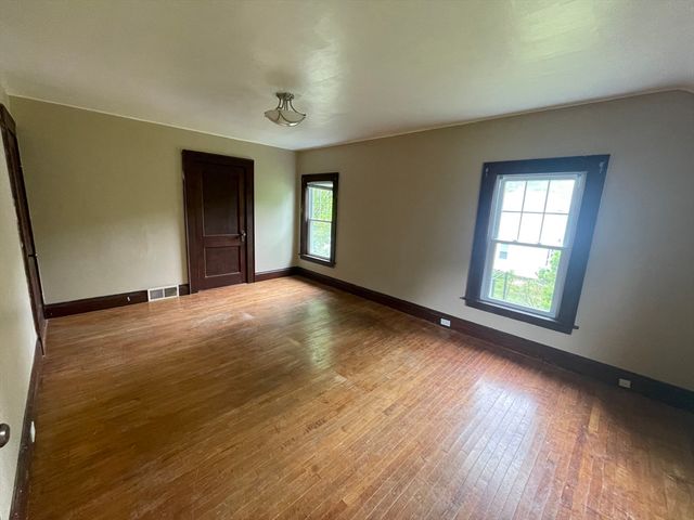 14 Wheelwright Rd, Barre, MA 01005