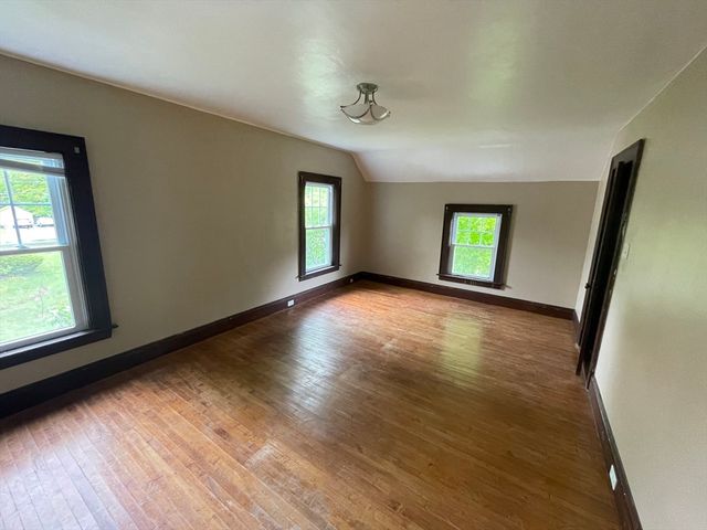 14 Wheelwright Rd, Barre, MA 01005