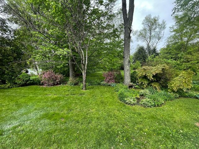 14 Wheelwright Rd, Barre, MA 01005