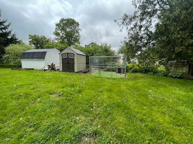14 Wheelwright Rd, Barre, MA 01005