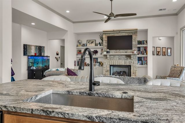 2894 E 142nd Court S, Bixby, OK 74008