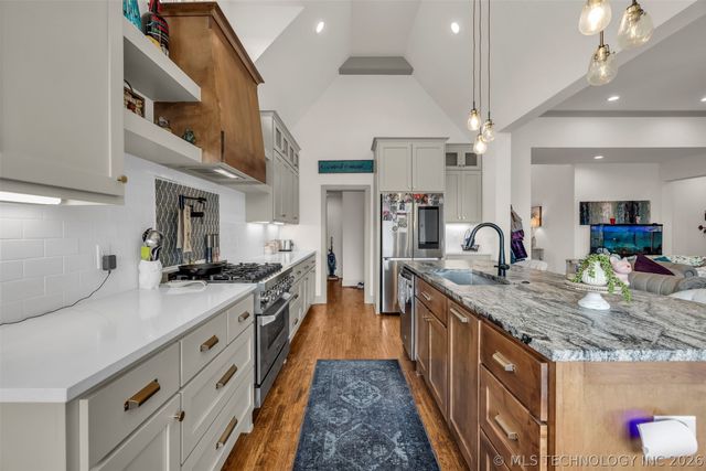 2894 E 142nd Court S, Bixby, OK 74008