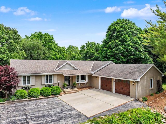 4935 Buena Park ROAD, Waterford, WI 53185