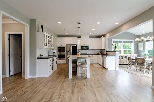 4401 Eaglecrest Place, Zionsville, IN 46077