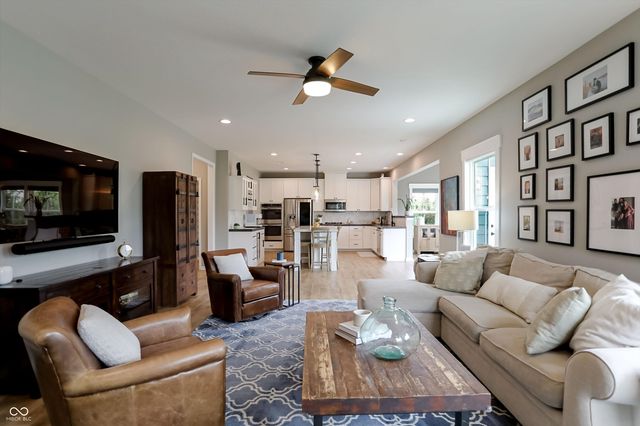 4401 Eaglecrest Place, Zionsville, IN 46077