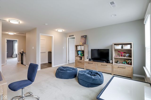 4401 Eaglecrest Place, Zionsville, IN 46077
