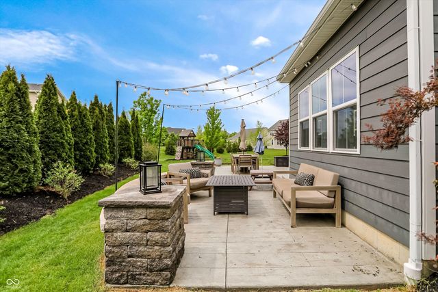 4401 Eaglecrest Place, Zionsville, IN 46077
