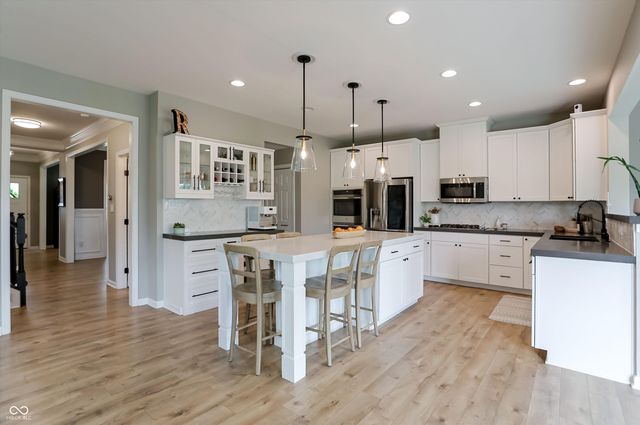 4401 Eaglecrest Place, Zionsville, IN 46077