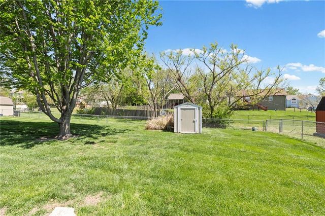 803 Cindy Lane, Raymore, MO 64083