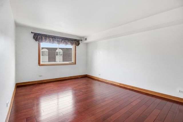 9529 Bronx Avenue 401, Skokie, IL 60077