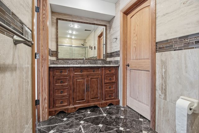 9529 Bronx Avenue 401, Skokie, IL 60077