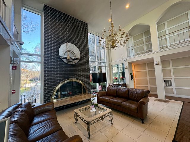 9529 Bronx Avenue 401, Skokie, IL 60077