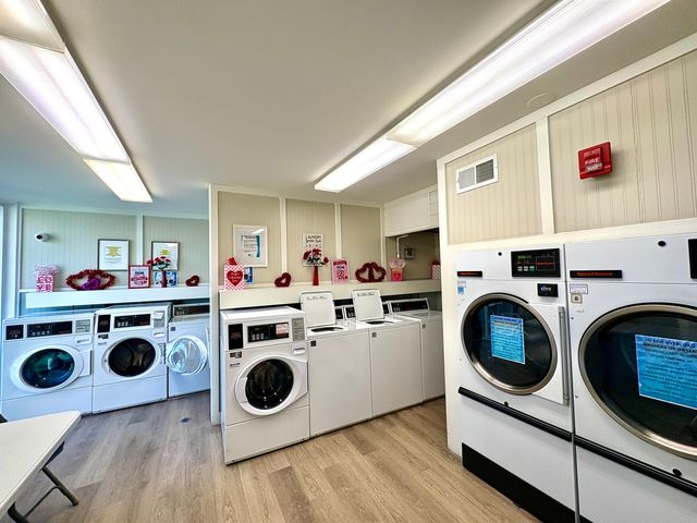 9529 Bronx Avenue 401, Skokie, IL 60077