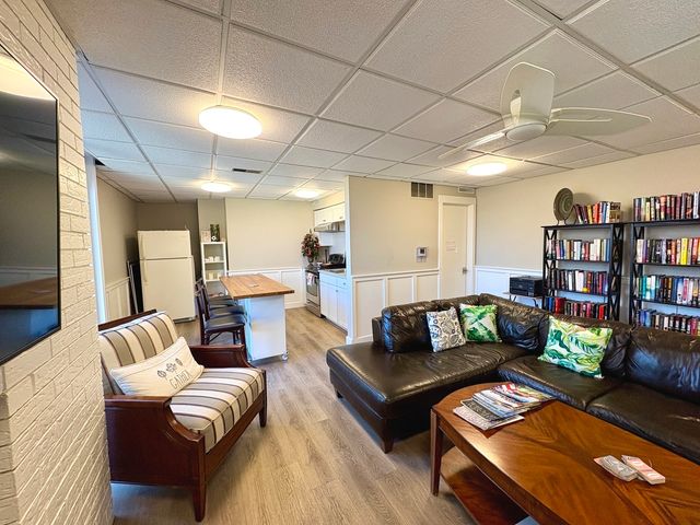 9529 Bronx Avenue 401, Skokie, IL 60077