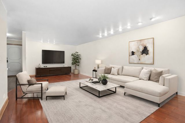 9529 Bronx Avenue 401, Skokie, IL 60077