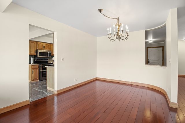 9529 Bronx Avenue 401, Skokie, IL 60077