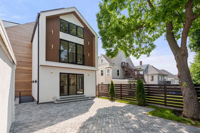 31 Conwell Ave, Somerville, MA 02144