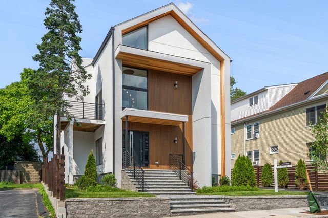 31 Conwell Ave, Somerville, MA 02144
