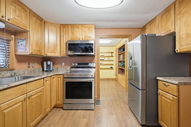 129 Brady Circle, Manchester, NH 03109