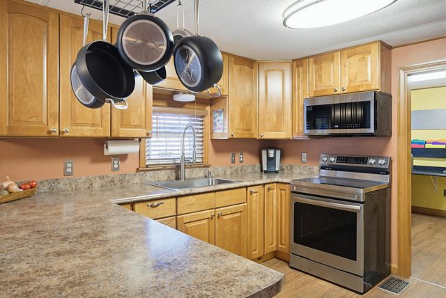 129 Brady Circle, Manchester, NH 03109