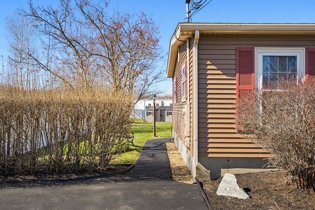 129 Brady Circle, Manchester, NH 03109