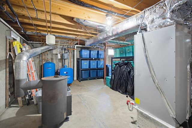 129 Brady Circle, Manchester, NH 03109