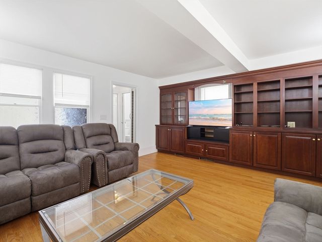 19 Elm Ct, Andover, MA 01810