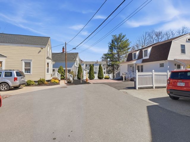 19 Elm Ct, Andover, MA 01810