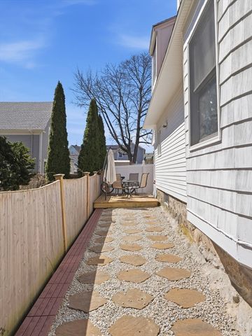 19 Elm Ct, Andover, MA 01810