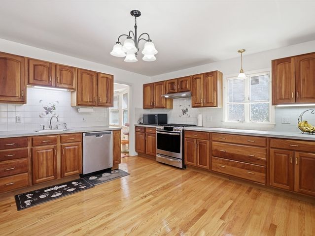 19 Elm Ct, Andover, MA 01810