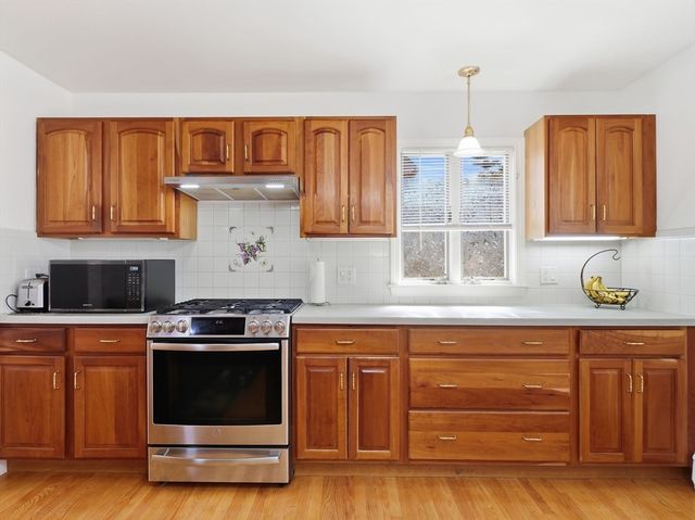 19 Elm Ct, Andover, MA 01810