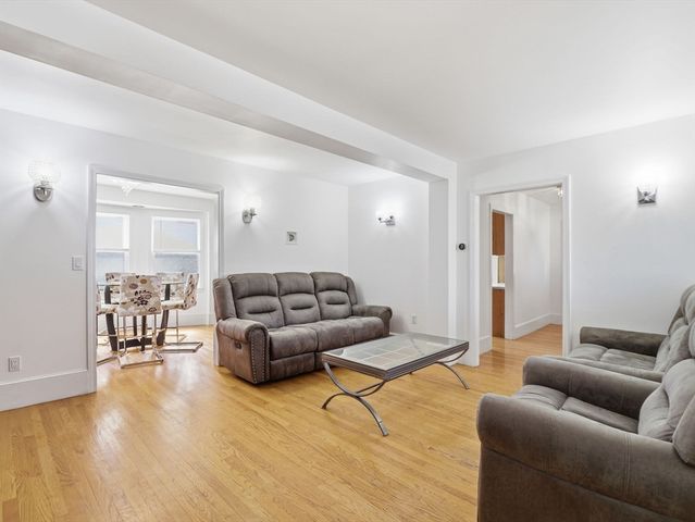 19 Elm Ct, Andover, MA 01810