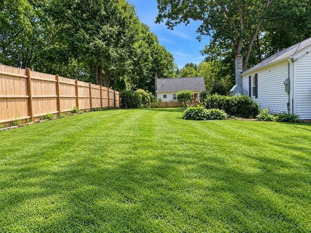 36 Oakland Dr, Auburn, MA 01501