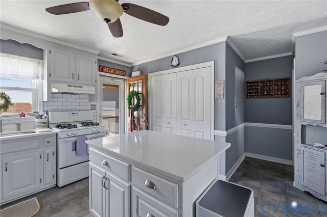 8040 Quinton Cir, Quinton, VA 23141