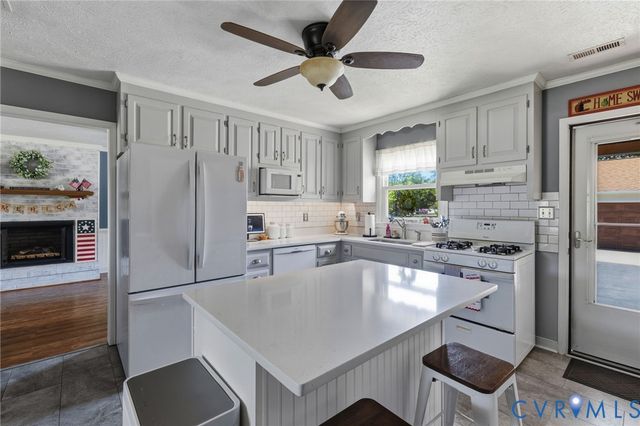 8040 Quinton Cir, Quinton, VA 23141