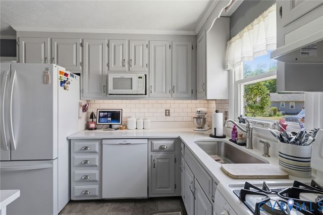 8040 Quinton Cir, Quinton, VA 23141