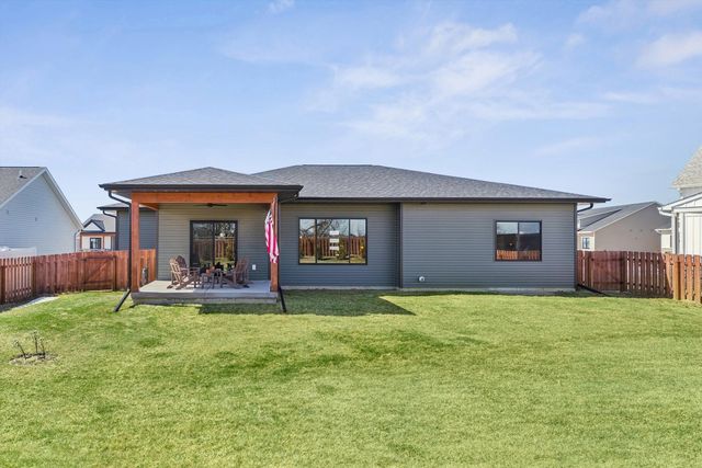 1207 Colonial Court, Eldridge, IA 52748