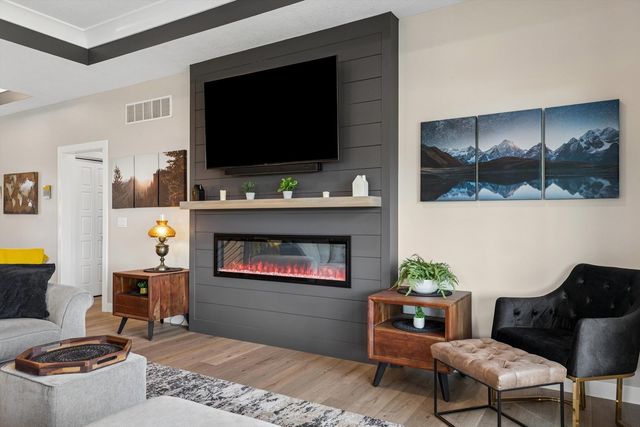 1207 Colonial Court, Eldridge, IA 52748