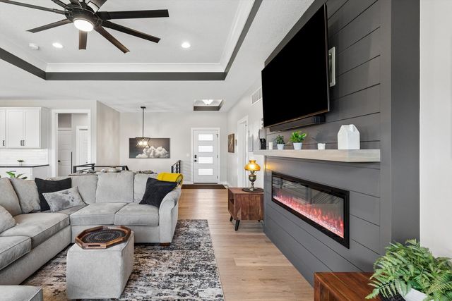 1207 Colonial Court, Eldridge, IA 52748