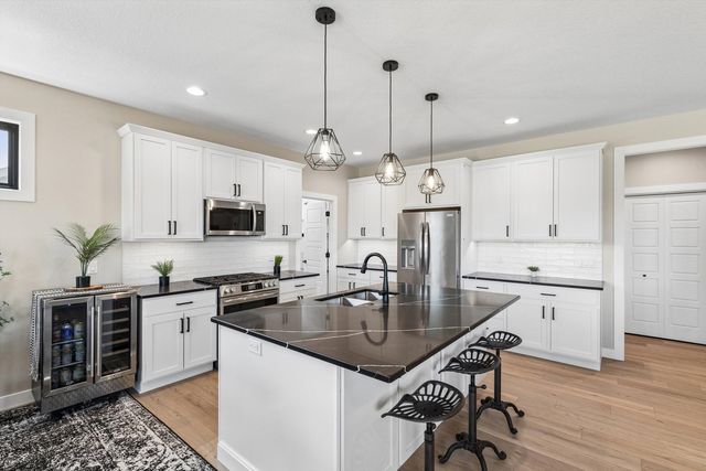 1207 Colonial Court, Eldridge, IA 52748