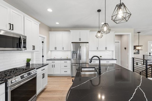 1207 Colonial Court, Eldridge, IA 52748