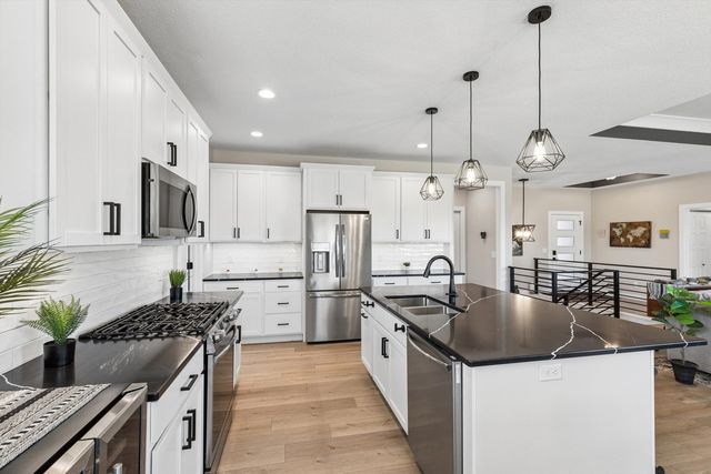 1207 Colonial Court, Eldridge, IA 52748