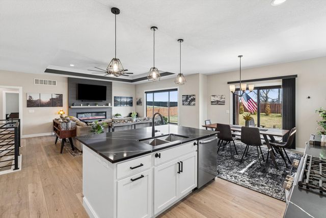 1207 Colonial Court, Eldridge, IA 52748