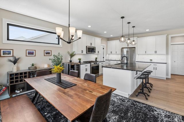 1207 Colonial Court, Eldridge, IA 52748