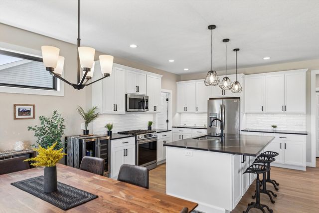 1207 Colonial Court, Eldridge, IA 52748