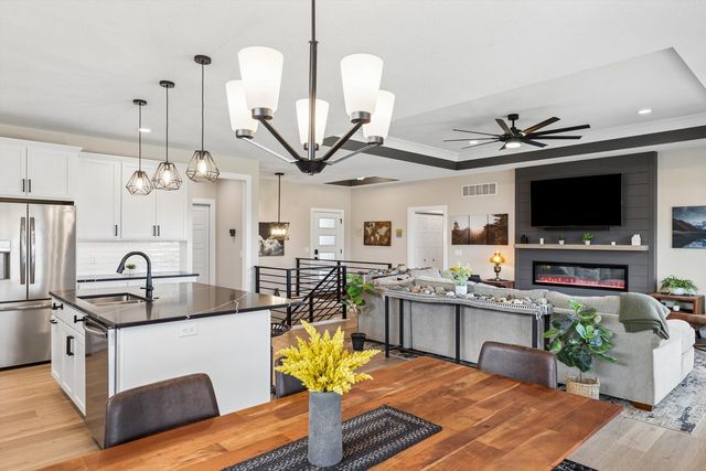 1207 Colonial Court, Eldridge, IA 52748