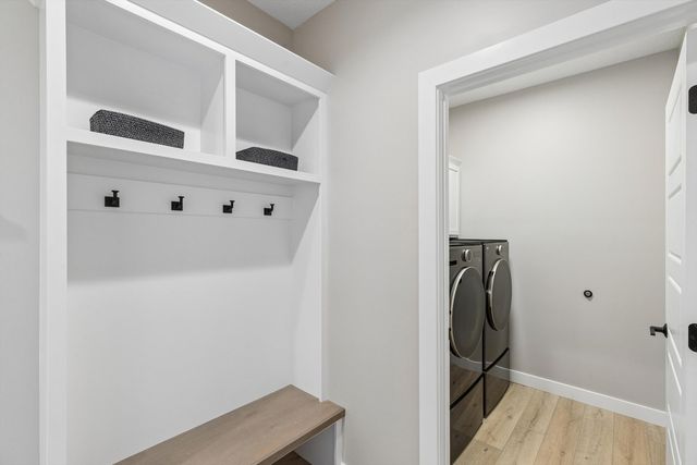 1207 Colonial Court, Eldridge, IA 52748