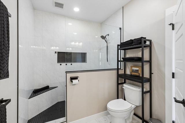 1207 Colonial Court, Eldridge, IA 52748