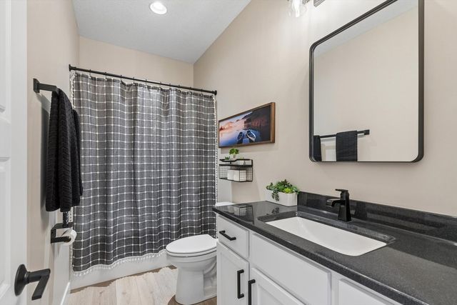 1207 Colonial Court, Eldridge, IA 52748