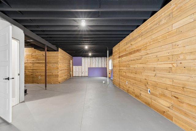 1207 Colonial Court, Eldridge, IA 52748